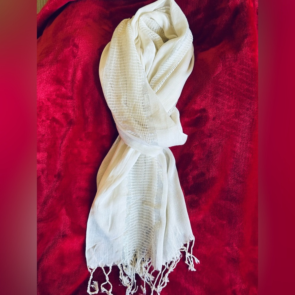 Cream/silver patterned pashmina style shawl